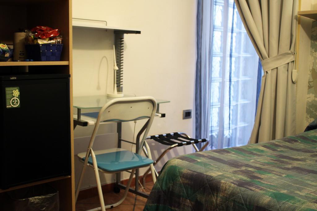 B&B Napoli Plebiscito Δωμάτιο φωτογραφία